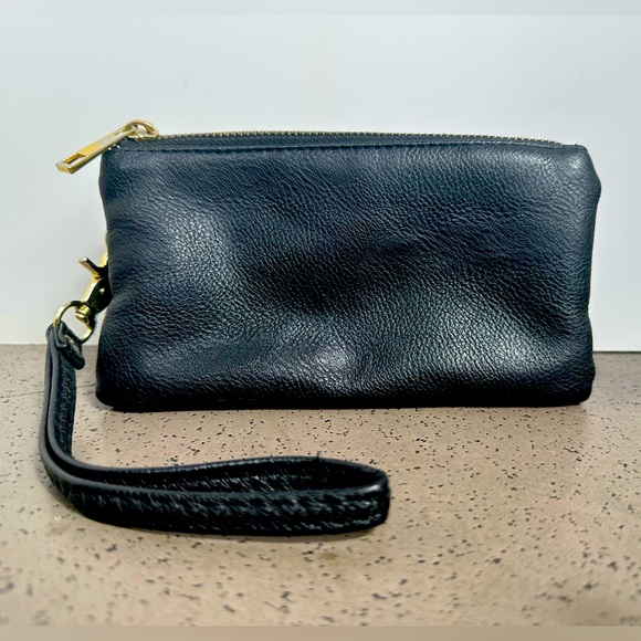 Black vegan wristlet - Picture 1 of 5